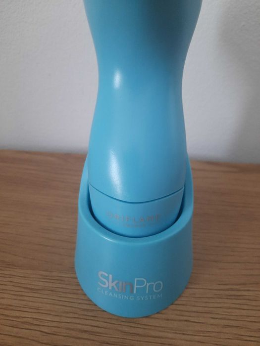Szczoteczka do oczyszczania twarzy Oriflame SkinPro