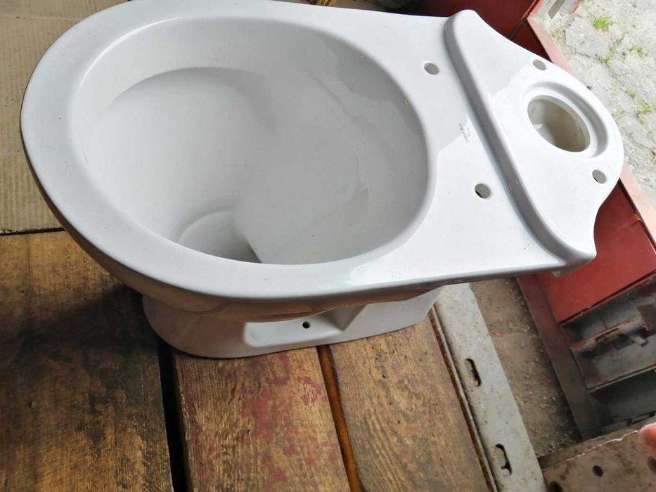 Продам унитазы  новые