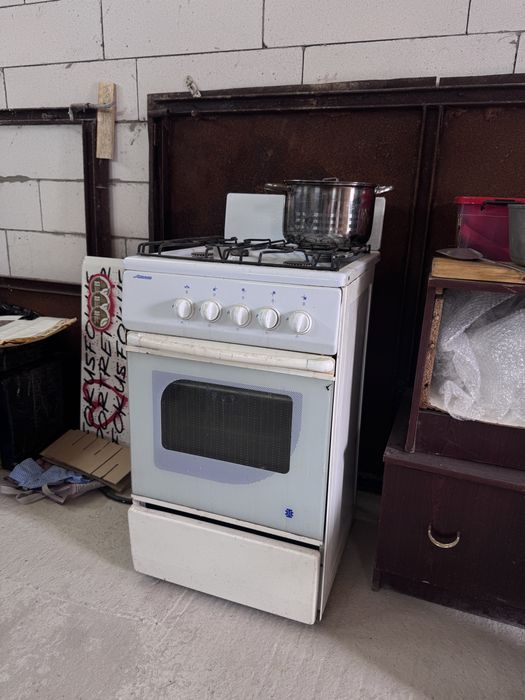 Продам газову плиту