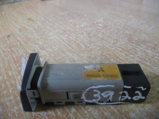 Comando / botão / interruptor multifunções KIA Rio II (JB)