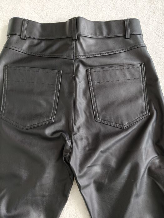 Штани екошкіра кльош від бренд ZARA.