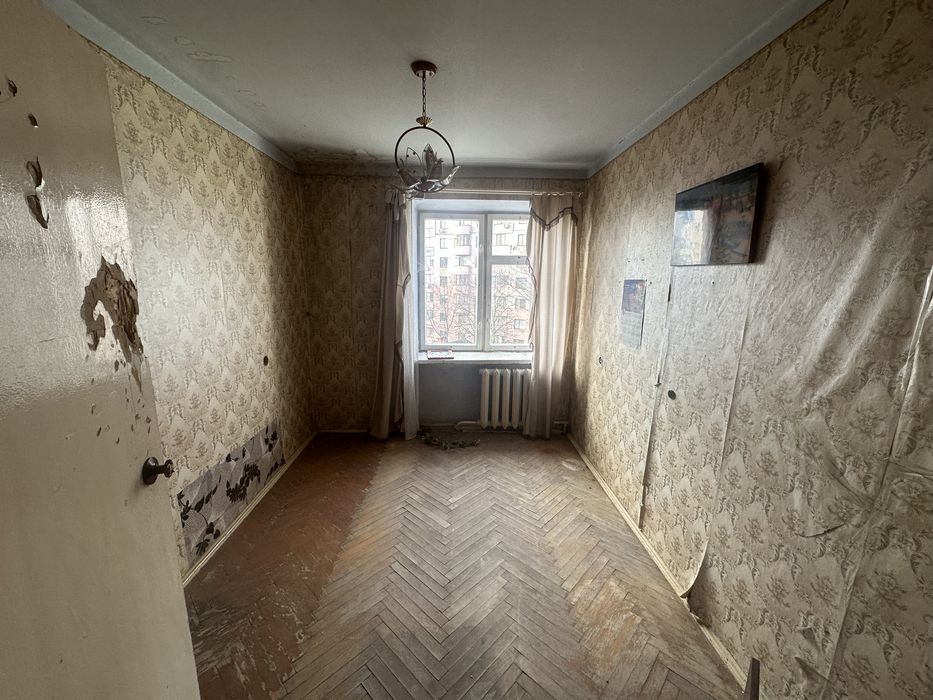 Продам 3-кімнатну квартиру на вул. Пулюя