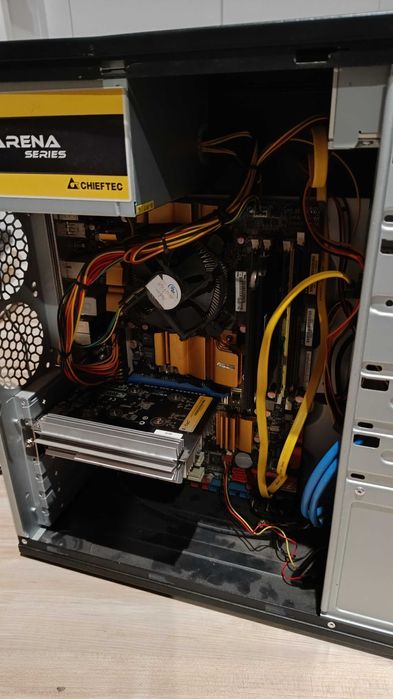 Komputer stacjonarny Intel Core 2 Quad Q8200