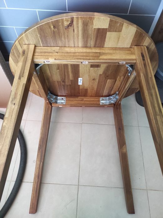 Mesa redonda Nackanas IKEA madeira acácia