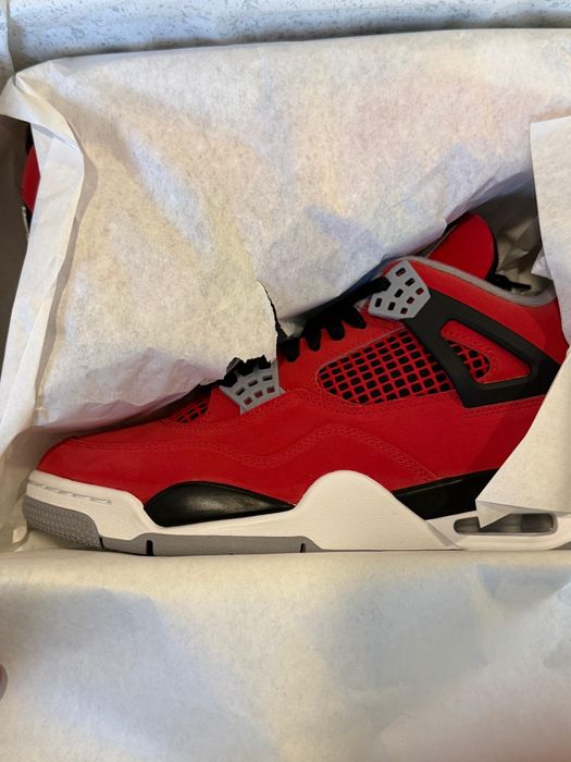 Air Jordan 4 Retro "Toro Bravo" — Tam. 42 (Homem) — NOVAS EM CAIXA