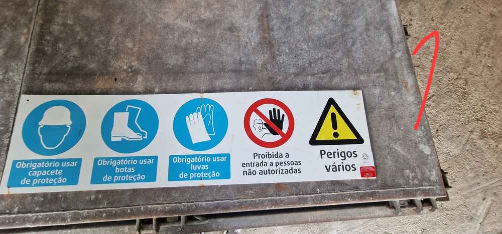 Sinalética temporária obra