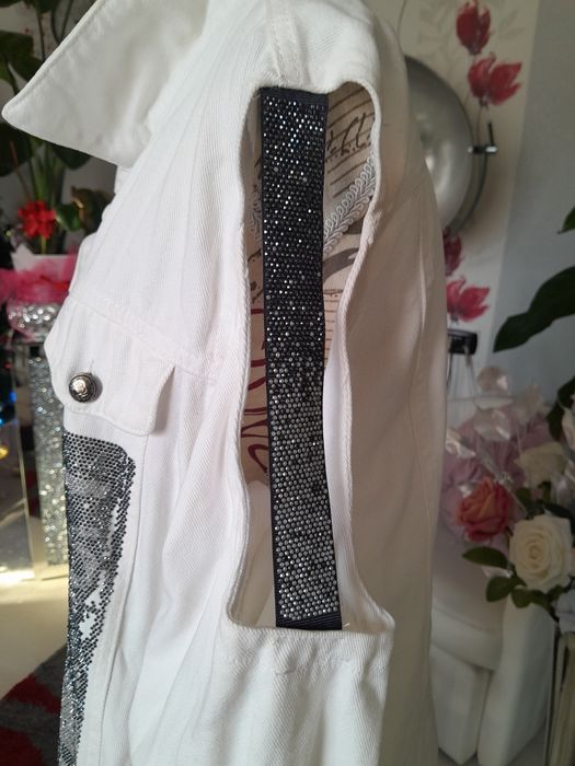 Elegancka bomberka zdobiona cyrkoniami