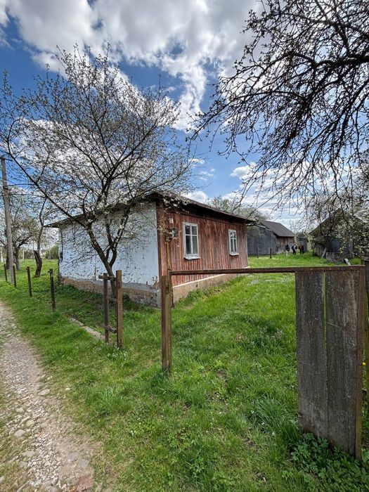 Продається земельна ділянка з будинком в с. Підгірʼя!