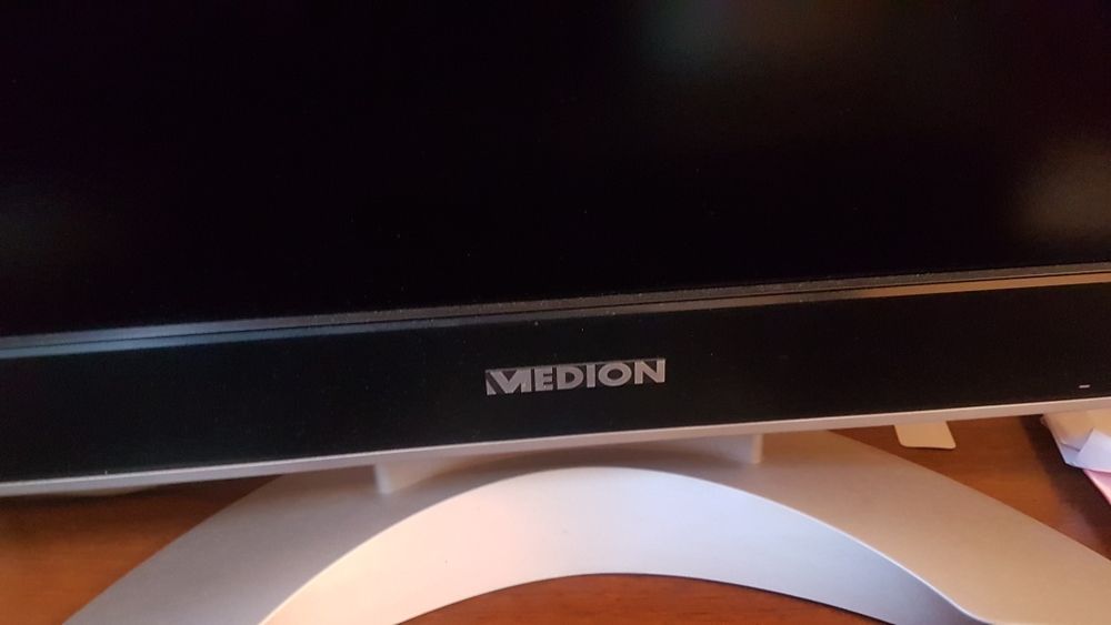 Telewizor LCD firma MEDION  LW-30P 30 cali  z pilotem