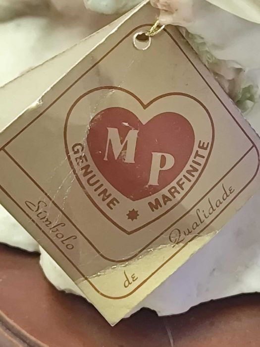 Estatueta em marfinite genuína da famosa marca Tulipa Branca