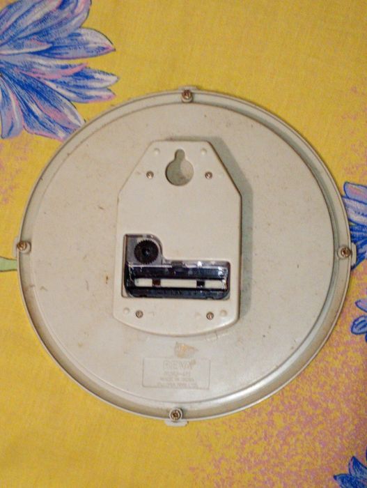 часы настенные в отличном состоянии высылаю