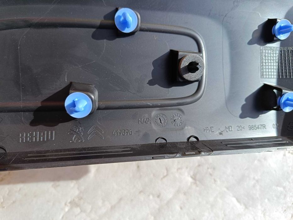 Moldura da porta tras Esq CITROEN C4 CACTUS 14-