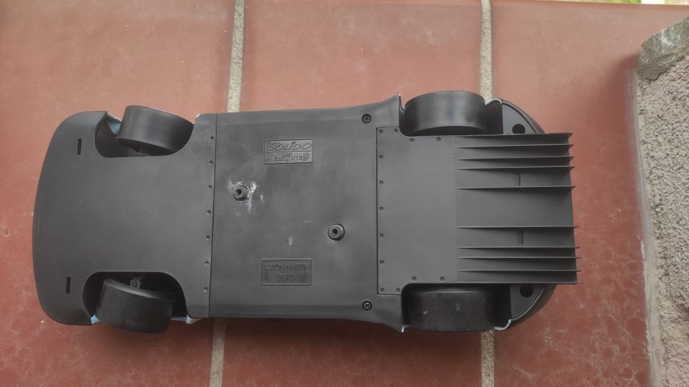 Metalowy Aston Martin DBR9 Gulf solidny model 1:18