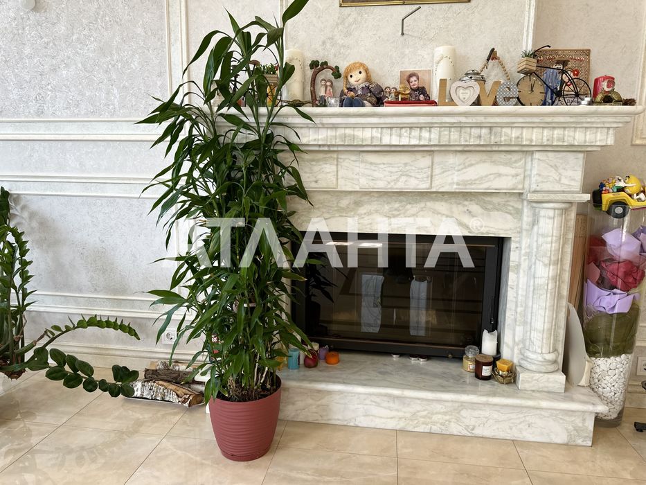 3-уровневый дом с ремонтом на 5.5 сотках на Фонтане