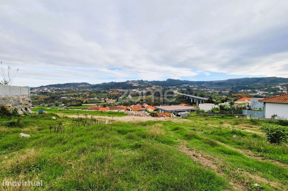 Terreno com projeto aprovado para 5 moradias.