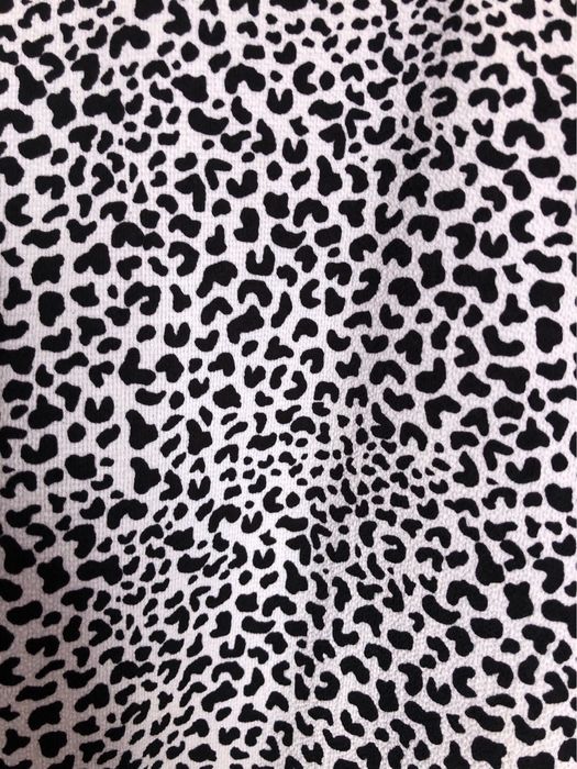 Camisa decote em V animal print