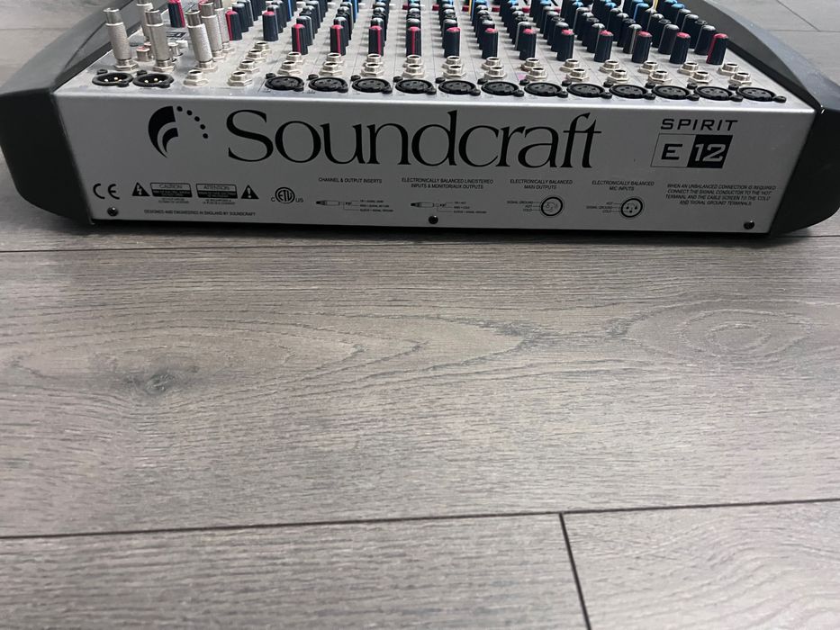 микшерный пульт Soundcraft Spirit E12.