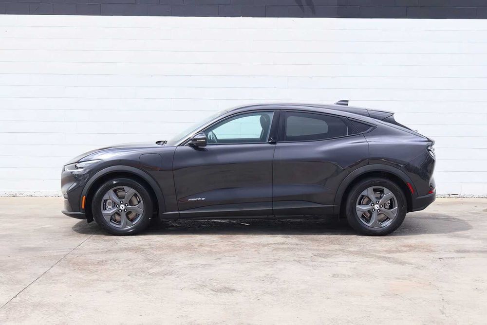 Ford Mustang Mach-E Premium      2023