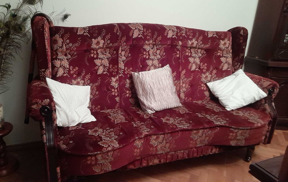 Sofa na nóżkach antyk