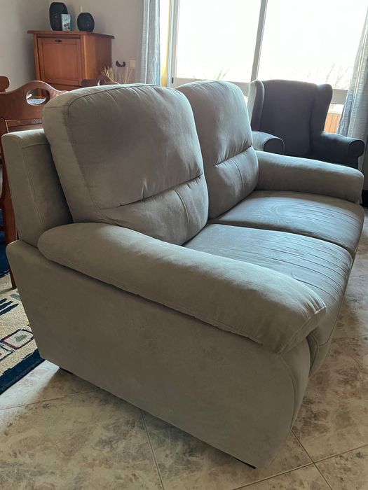 Sofá e cadeiroes