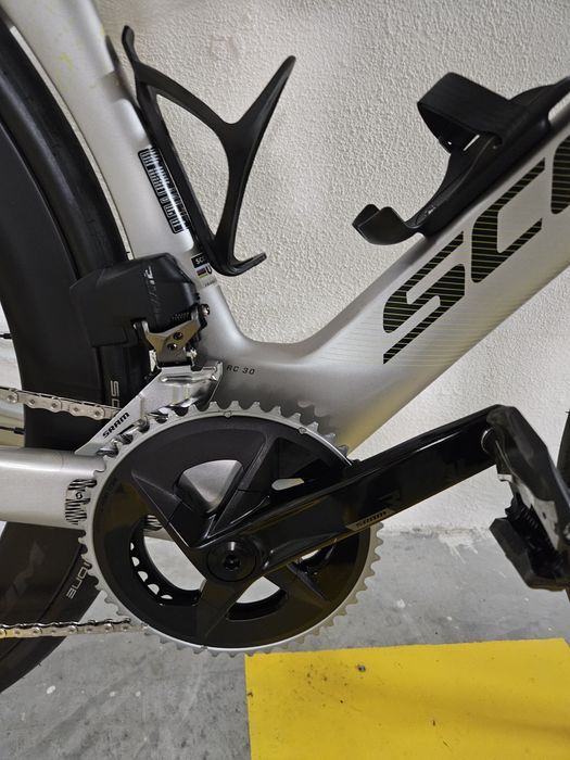Scott Foil RC30 com rodas Fulcrum Wind 57