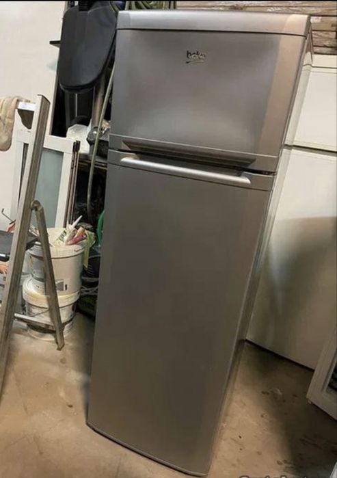 Frigorífico Beko DSA28021s cinza