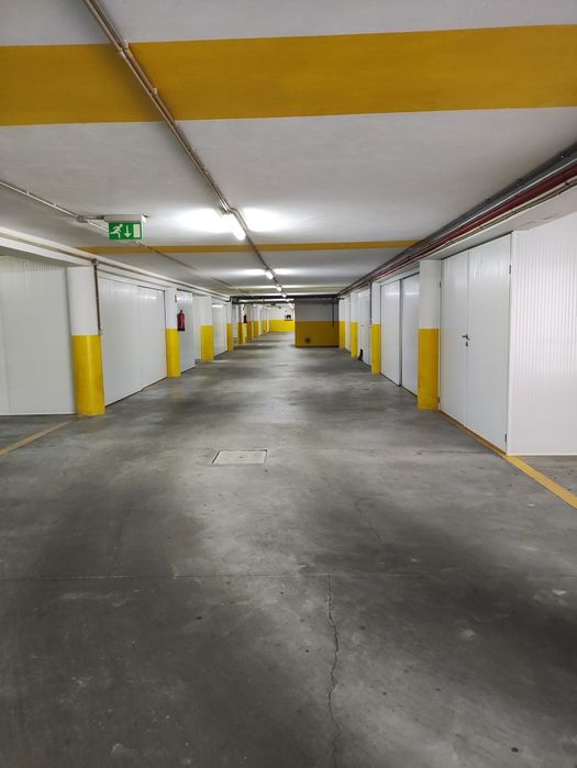 Vendem-se 2 lugares de garagem fechados em Lordelo, Paredes