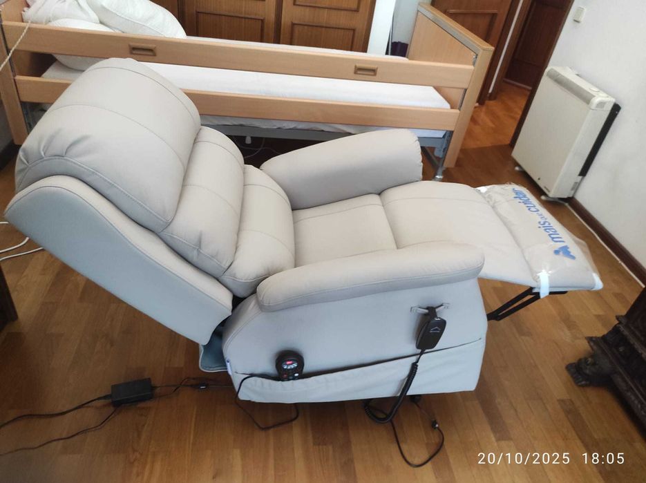 Poltrona Reclinável com Massagem Carminda