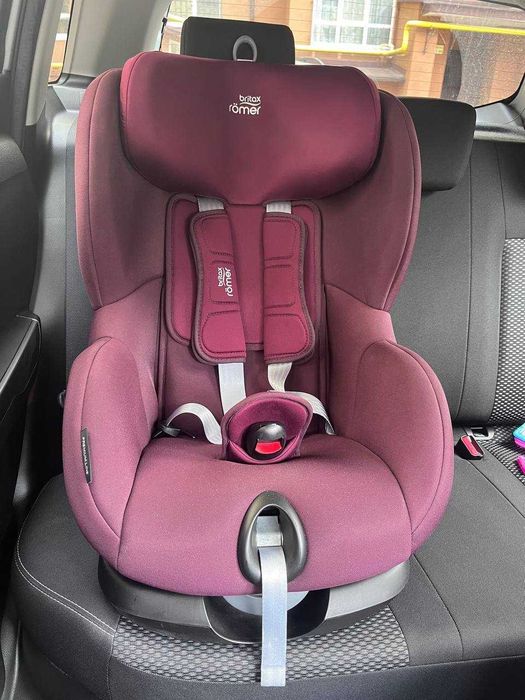 Автокрісло Britax Römer TRIFIX2 i-Size (бургундія) – чудовий стан