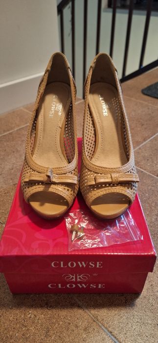 Buty ażurowe na obcasie 37