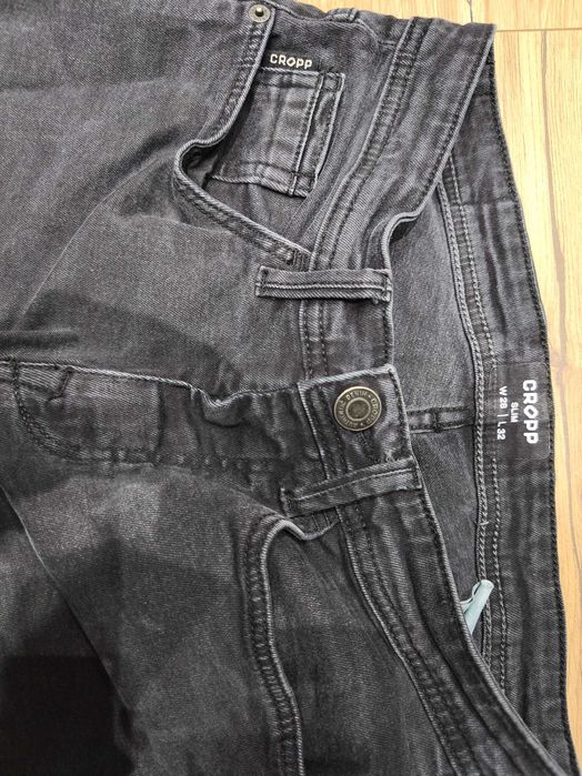 Spodnie jeansy Cropp 28/32 slim