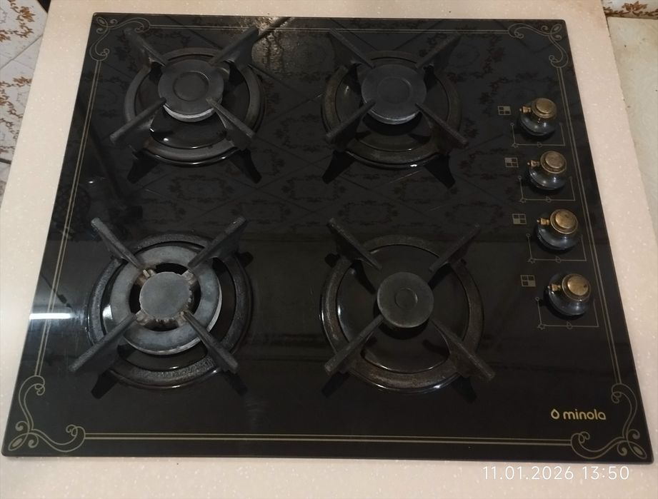 У продажі варильна газова моверхність Minola . З автопідпалом