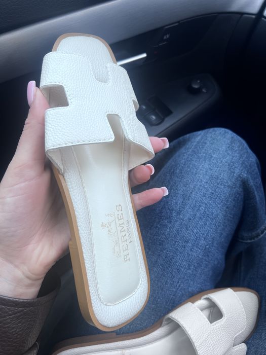 Тапки Hermes одягнені 2 рази