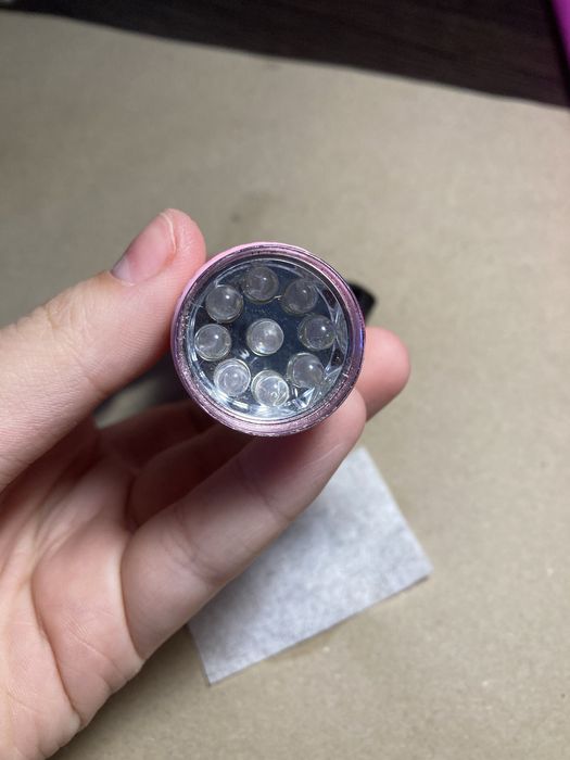 УФ фонарик для манікюру