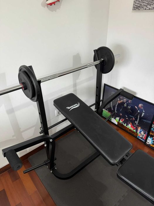 Banco supino com pesos