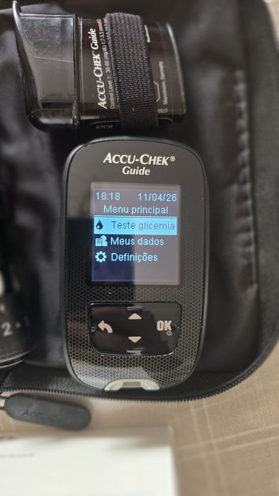 4 Medidores glicemias e tiras accu-chek guide