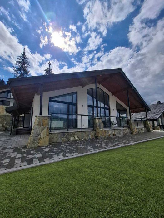 Продаю будинок в закритому комплексі преміум класу Berghaus. Буковель.