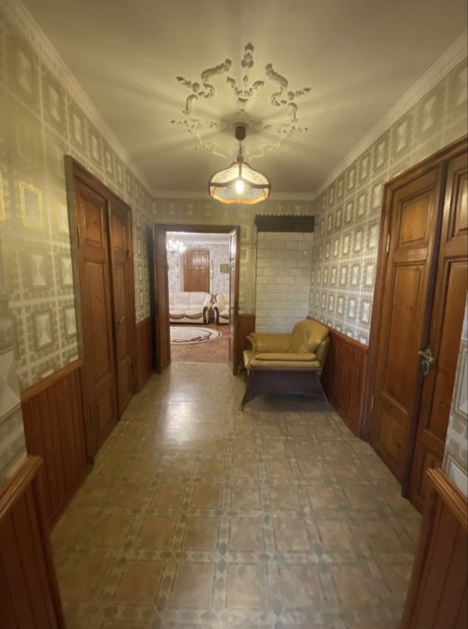 Продаю  4к будинок в Центрі