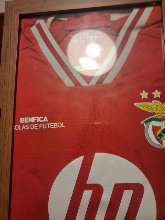 Camisola do benfica assinada pelo Otamendi
