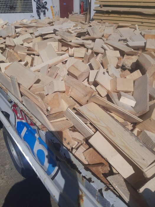 Drewno opałowe suche ścinki drewna oflis