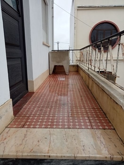 T2 ALUGAR NO Centro do AVELAR - com estacionamento e aparcamento