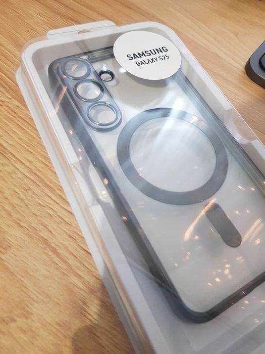 NOWE Etui Magsafe magnetyczne do Samsung Galaxy S25 przezroczyste...