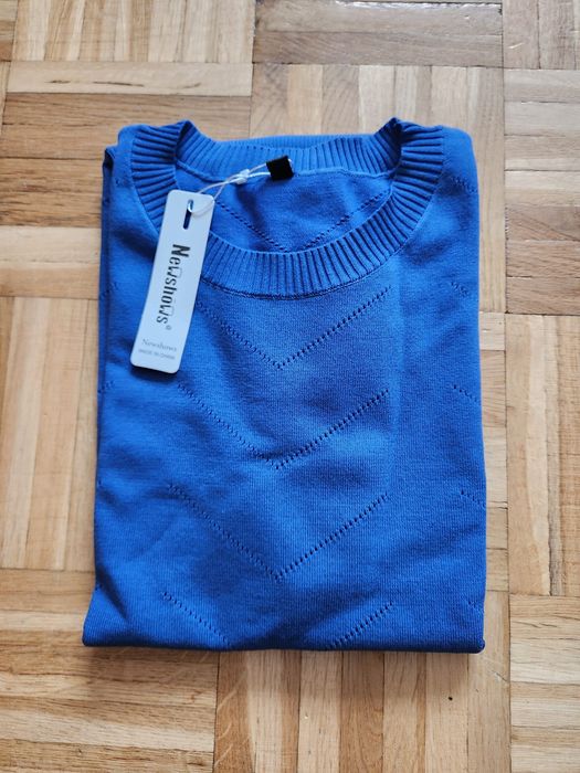 Niebieski sweter z krótkim rękawem- nowy
