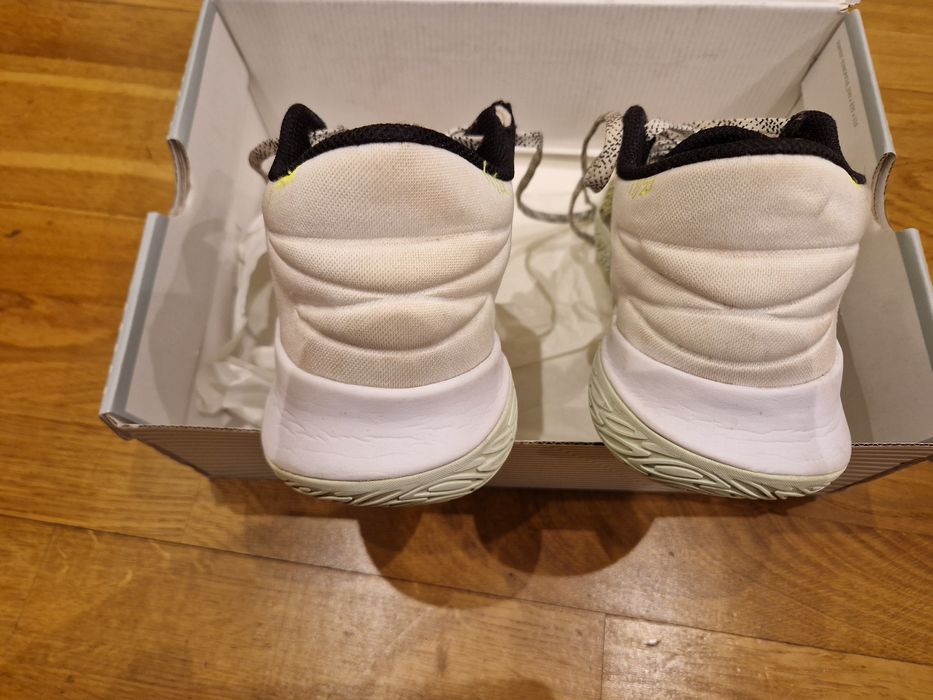 Tenis Adidas Kyrie Irving Flytrap V