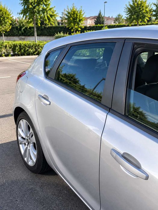 Opel Astra J 1.3 CDTI 2010 – IMPECÁVEL – Vendido sem motor