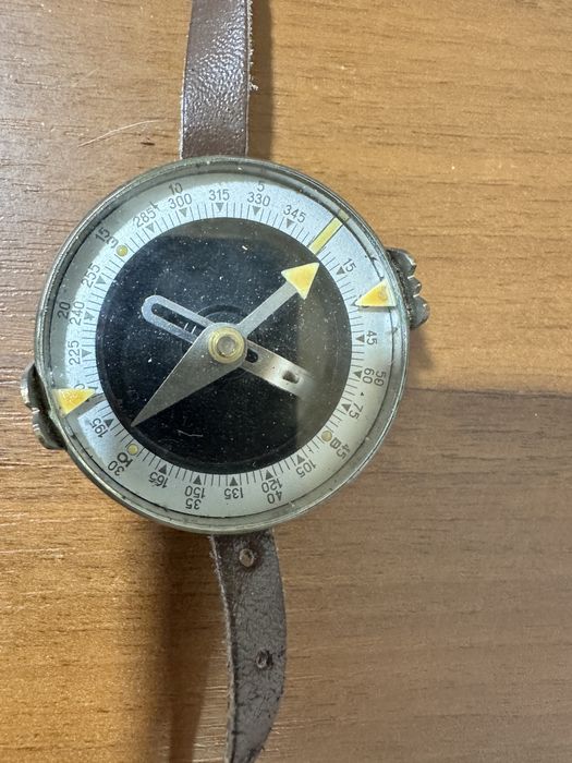 Компас Адріанова