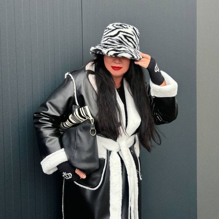 Хутряна панама з принтом зебра