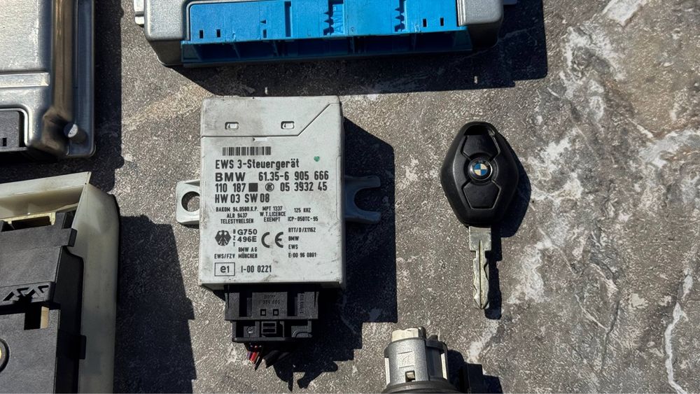 Комплект мозгів ЕБУ  Е39 М57 2.5 АКПП автомат 2 блока евс личинка з ключом личинка дверей комплект мозгів ебу м57 е39 2.5 акпп