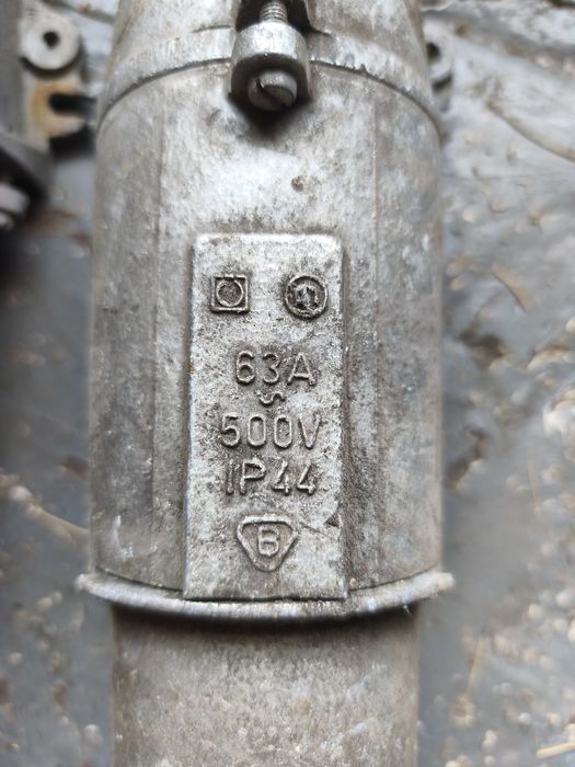 3 szt. metalowe gniazdo siłowe 63A / 500V z płaskimi stykami (bolcami) w solidnej aluminiowej obudowie, wyprodukowane w Polsce IP44