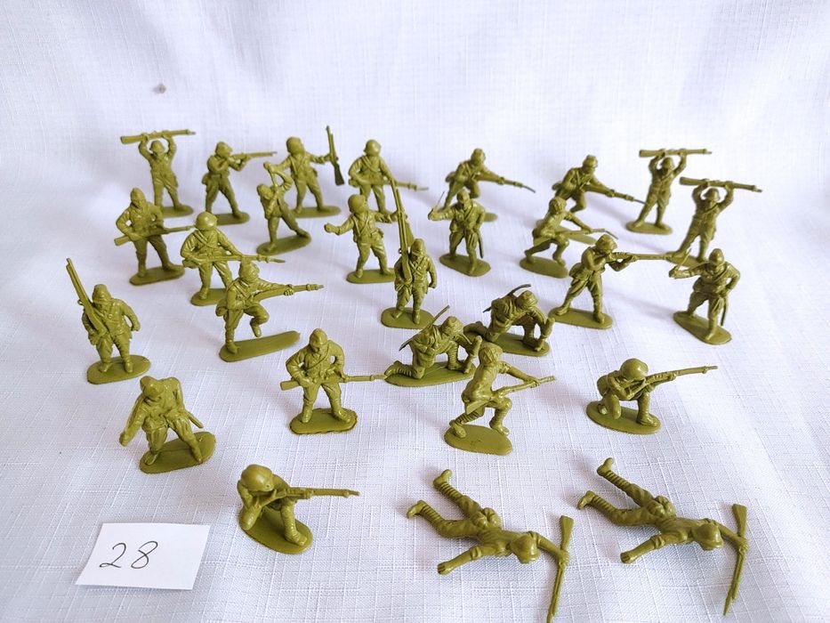 Żołnierzyki figurki 28 szt retro zabawki vintage PRL